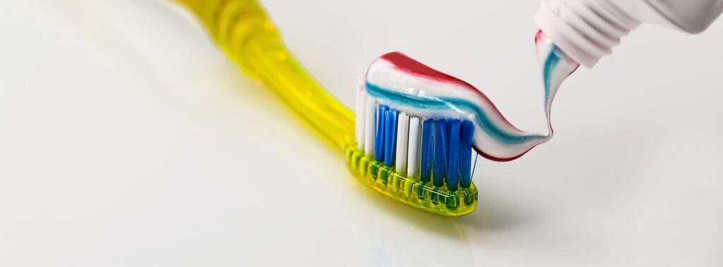 toothbrush 571741 1920 1